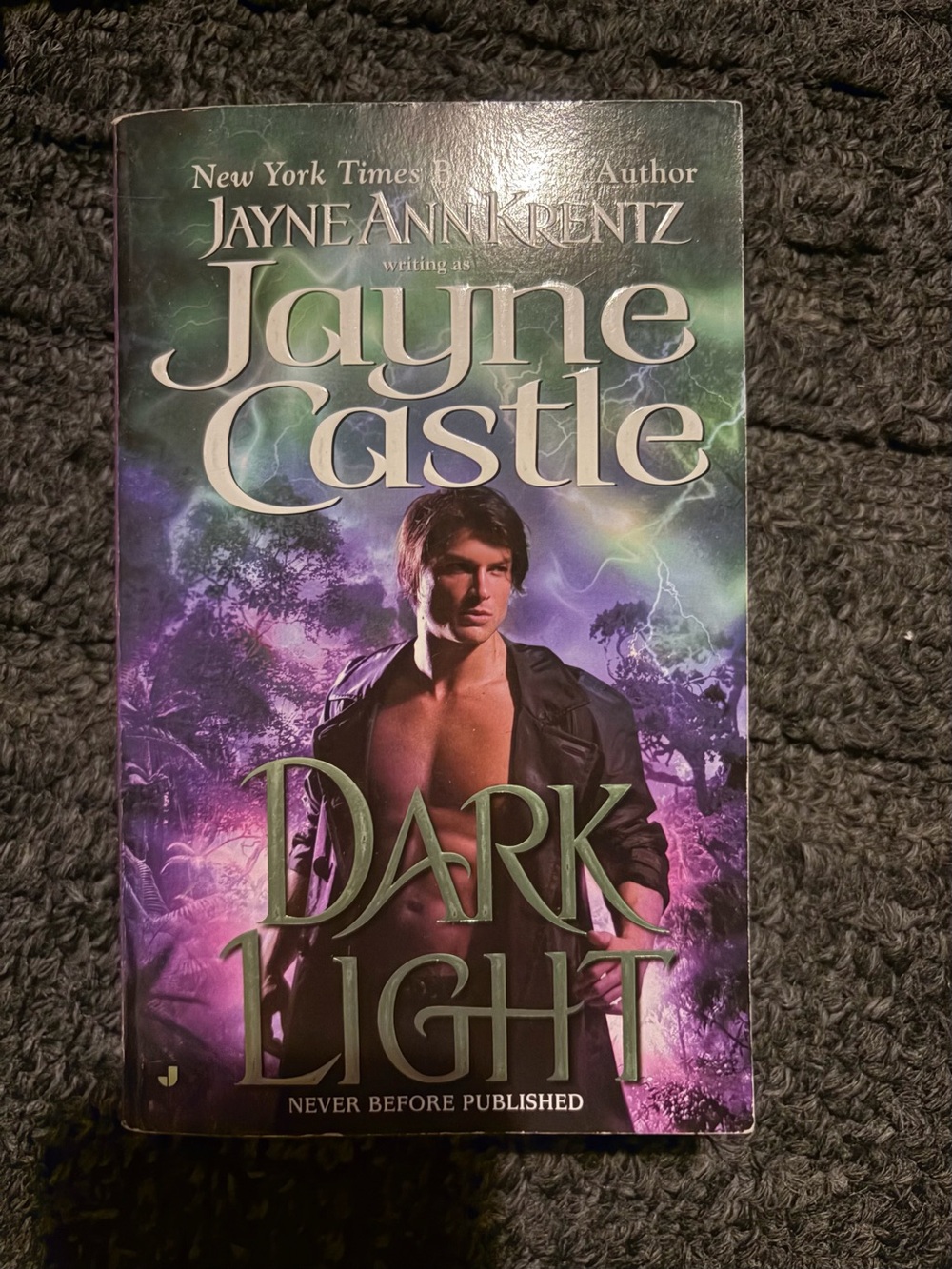 Dark light by Jayne castle